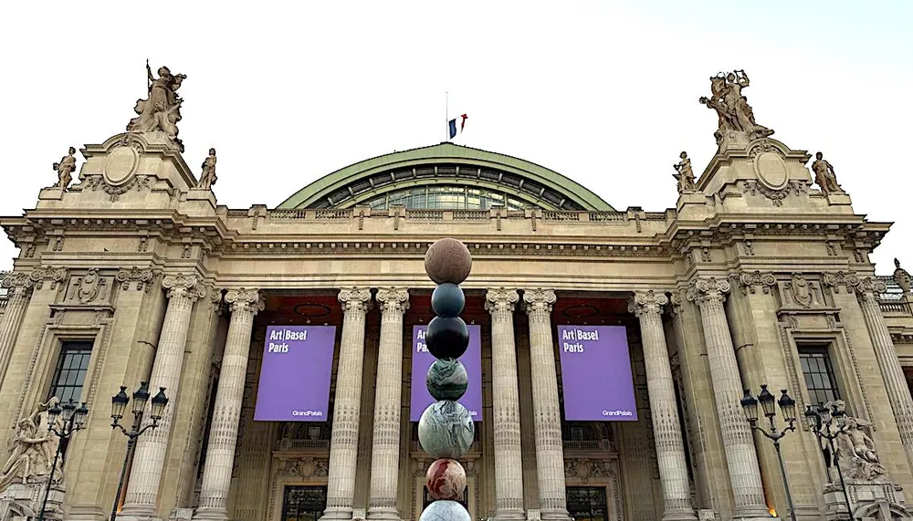 Art Basel Paris Erken Kapanıyor